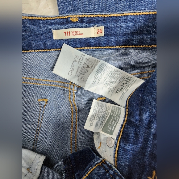 Bundle jeans ,vintage luxe, and Levi's - Picture 11 of 11